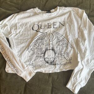 QUEEN graphic white l/s cropped tee